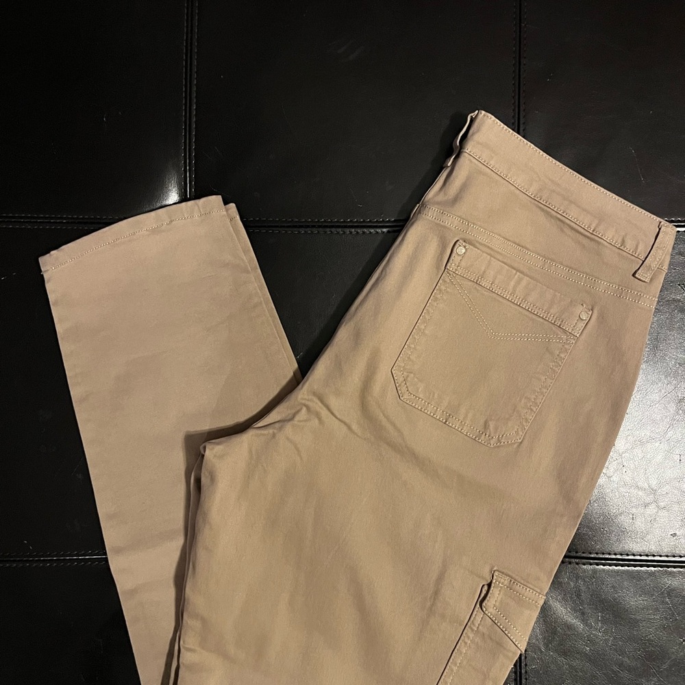 Women's Cropped Beige Cargo Pants